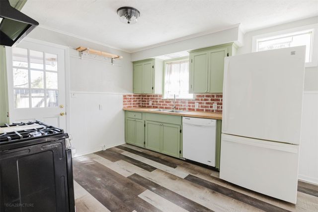 2518 Daugherty Street, Waller, TX 77484