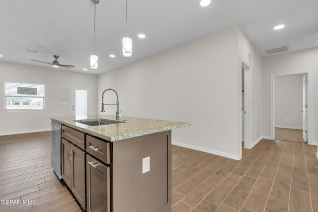 7313 John Gerald Way, El Paso, TX 79934