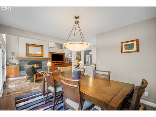 3040 ROYCE Way, Lake Oswego, OR 97034