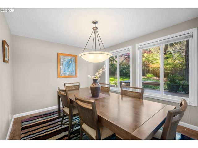 3040 ROYCE Way, Lake Oswego, OR 97034