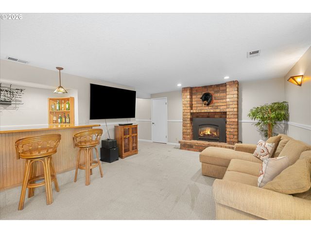 3040 ROYCE Way, Lake Oswego, OR 97034