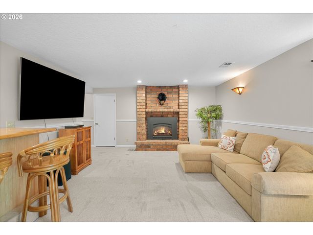 3040 ROYCE Way, Lake Oswego, OR 97034