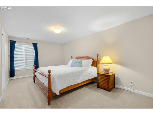 3040 ROYCE Way, Lake Oswego, OR 97034
