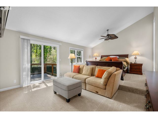 3040 ROYCE Way, Lake Oswego, OR 97034