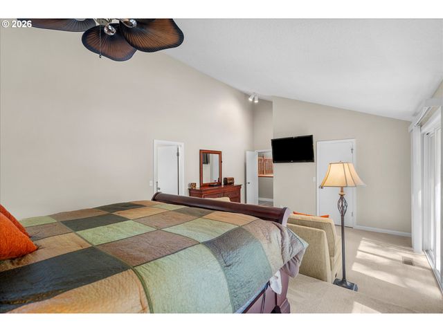 3040 ROYCE Way, Lake Oswego, OR 97034