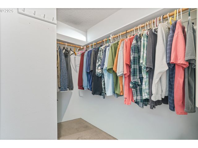 3040 ROYCE Way, Lake Oswego, OR 97034