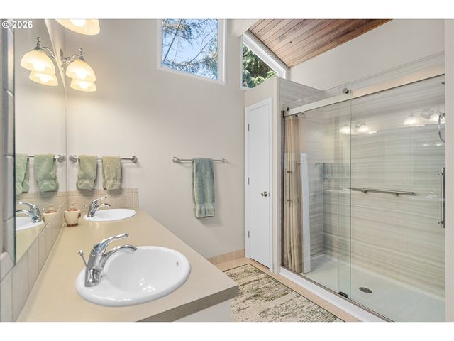 3040 ROYCE Way, Lake Oswego, OR 97034