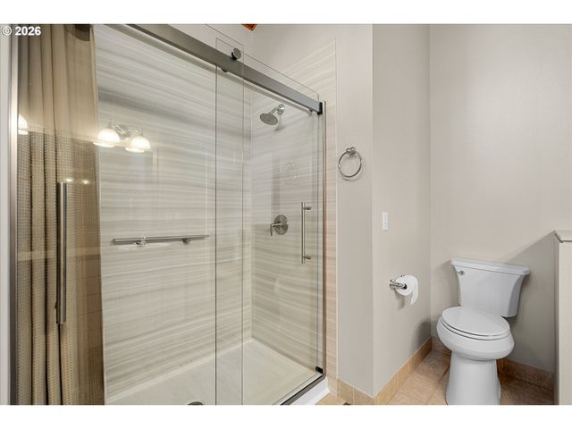 3040 ROYCE Way, Lake Oswego, OR 97034