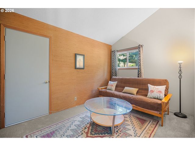 3040 ROYCE Way, Lake Oswego, OR 97034