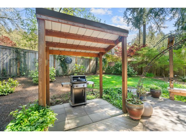 3040 ROYCE Way, Lake Oswego, OR 97034