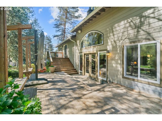 3040 ROYCE Way, Lake Oswego, OR 97034