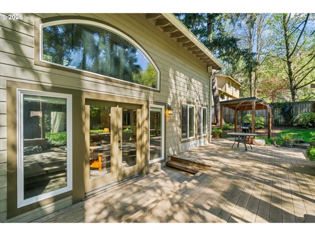 3040 ROYCE Way, Lake Oswego, OR 97034
