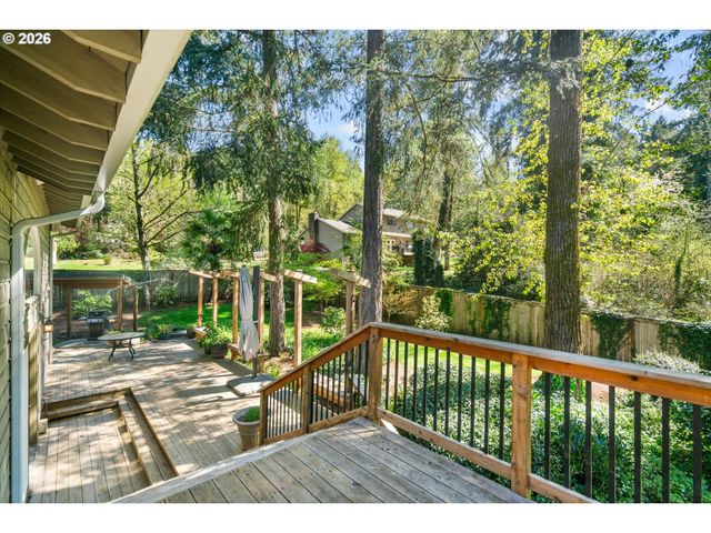 3040 ROYCE Way, Lake Oswego, OR 97034