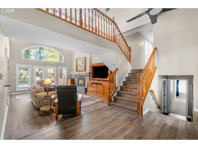 3040 ROYCE Way, Lake Oswego, OR 97034