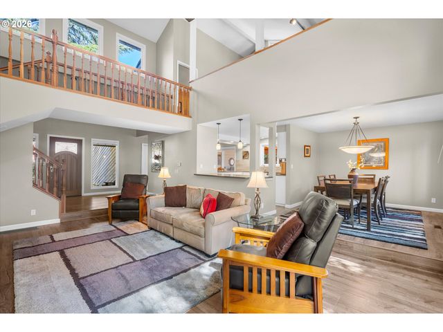 3040 ROYCE Way, Lake Oswego, OR 97034