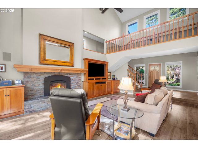 3040 ROYCE Way, Lake Oswego, OR 97034