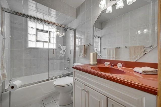 250 Lawndale Drive, Munster, IN 46321
