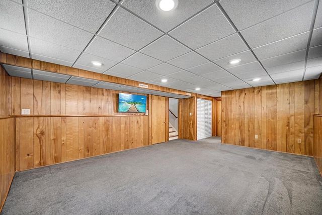 250 Lawndale Drive, Munster, IN 46321