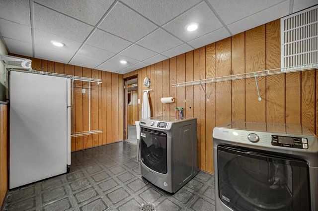 250 Lawndale Drive, Munster, IN 46321