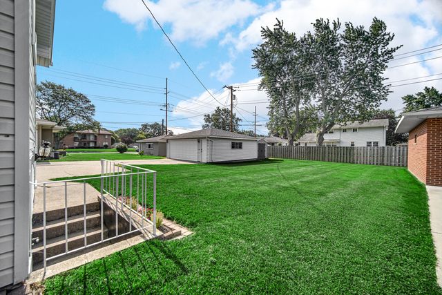250 Lawndale Drive, Munster, IN 46321