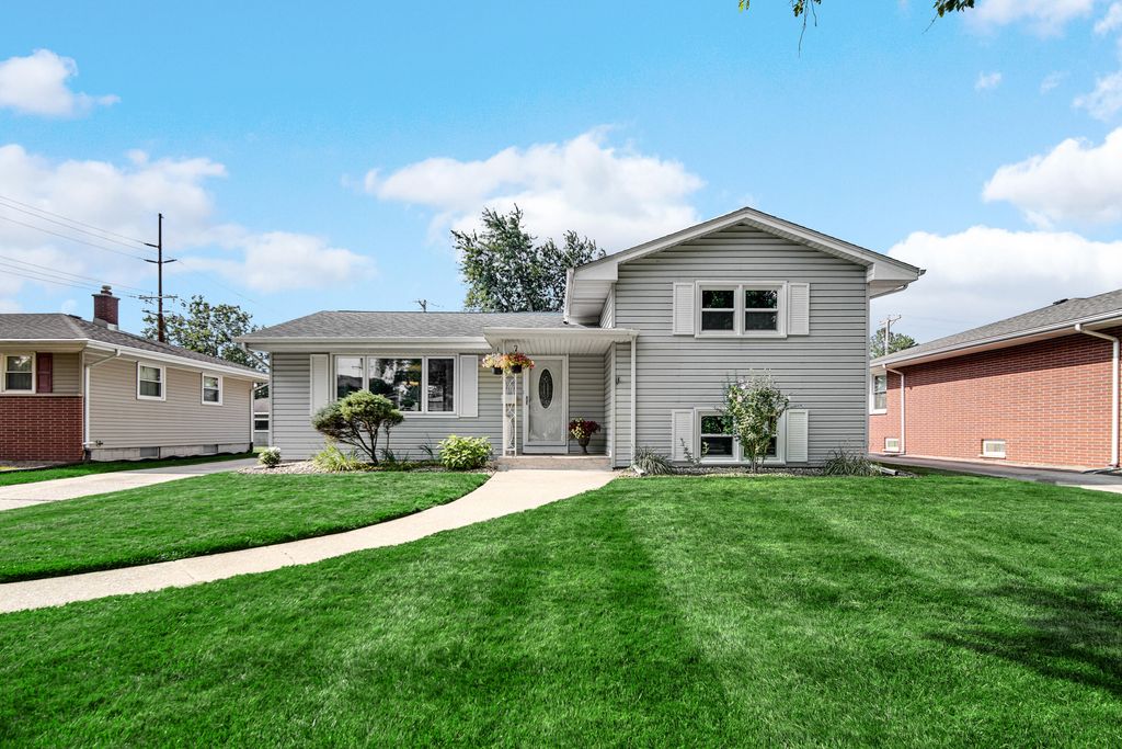 250 Lawndale Drive, Munster, IN 46321