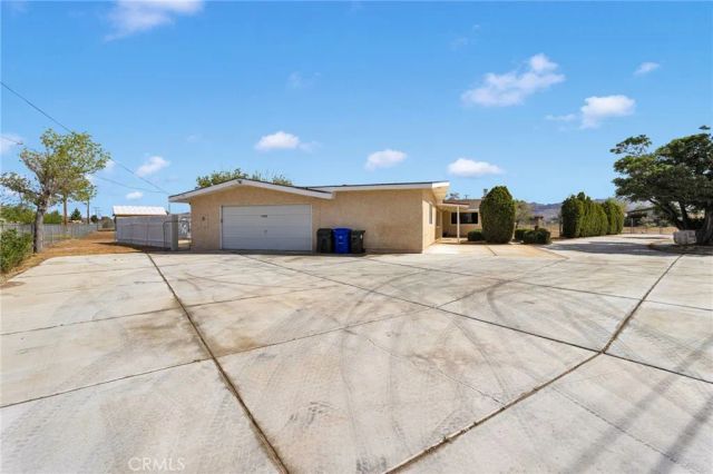 21008 South Road, Apple Valley, CA 92307
