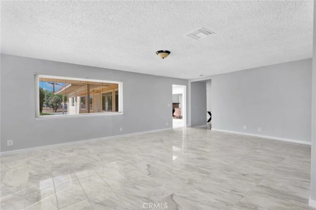 21008 South Road, Apple Valley, CA 92307