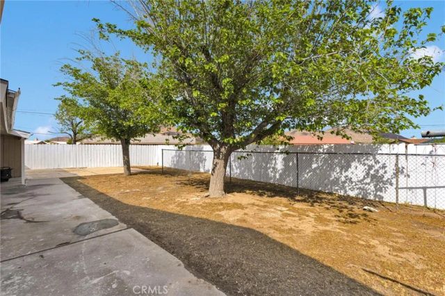 21008 South Road, Apple Valley, CA 92307