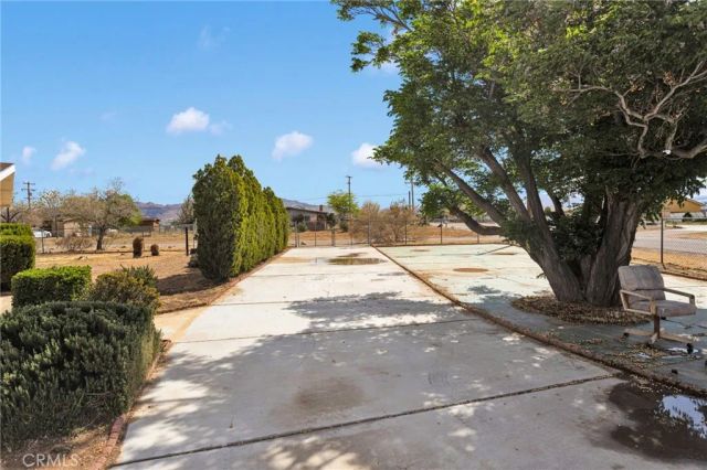 21008 South Road, Apple Valley, CA 92307