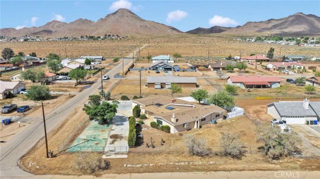 21008 South Road, Apple Valley, CA 92307
