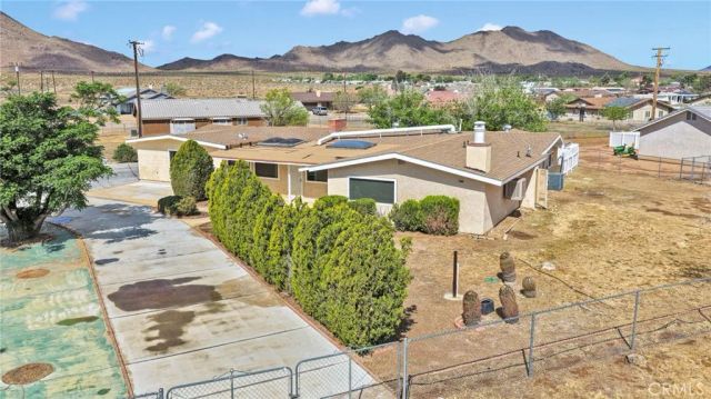 21008 South Road, Apple Valley, CA 92307