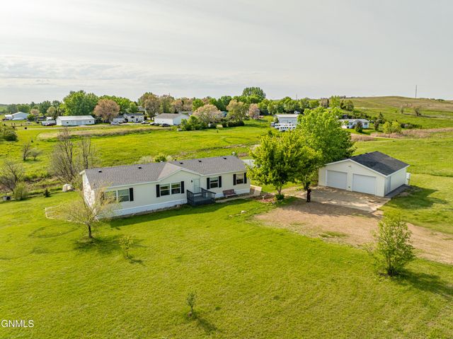 3765 Westward Drive N, Mandan, ND 58554 property photo