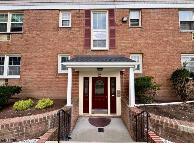 605 Grove St E10, Clifton City, NJ 07013