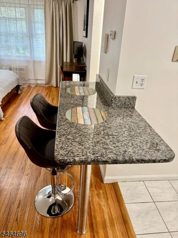 605 Grove St E10, Clifton City, NJ 07013