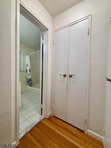 605 Grove St E10, Clifton City, NJ 07013