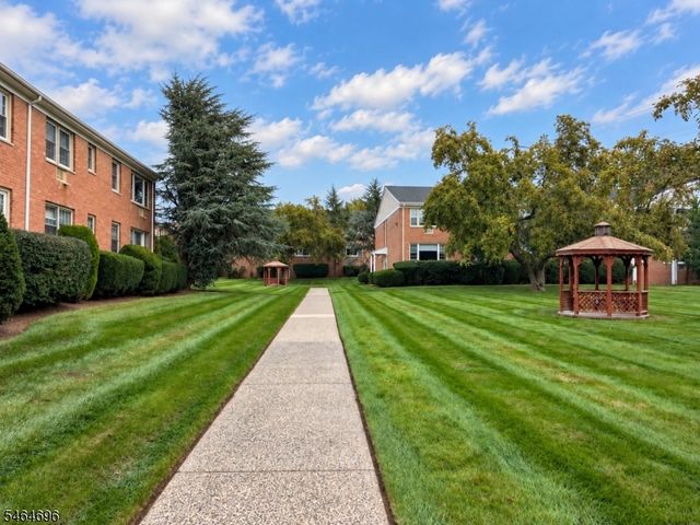 605 Grove St E10, Clifton City, NJ 07013