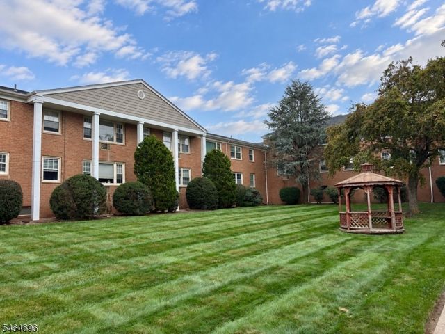 605 Grove St E10, Clifton City, NJ 07013