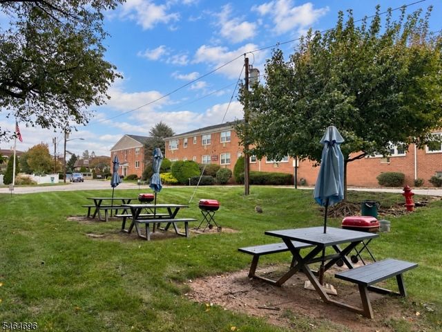 605 Grove St E10, Clifton City, NJ 07013