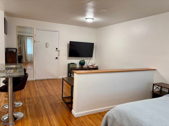 605 Grove St E10, Clifton City, NJ 07013