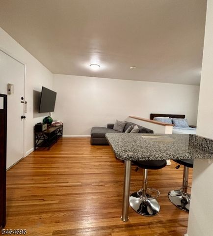 605 Grove St E10, Clifton City, NJ 07013