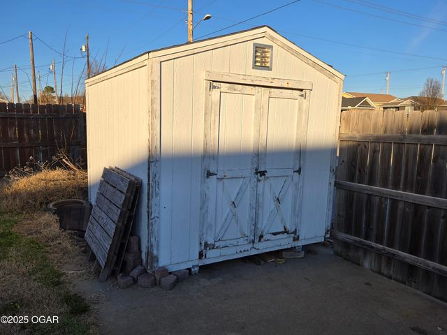 2401 S Wall Avenue, Joplin, MO 64804