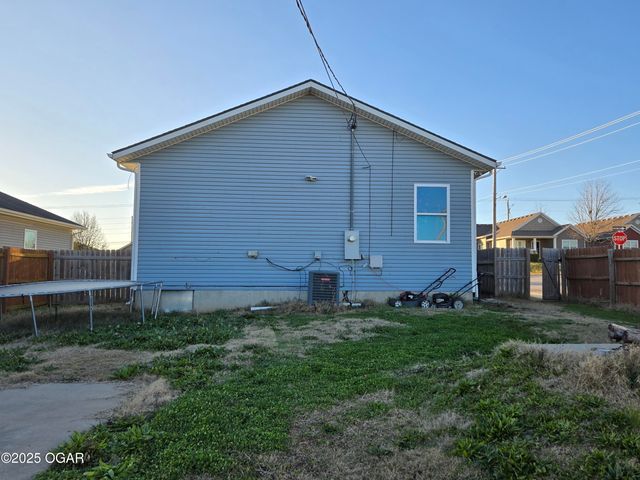 2401 S Wall Avenue, Joplin, MO 64804