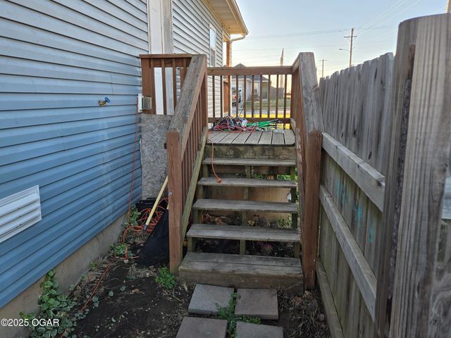 2401 S Wall Avenue, Joplin, MO 64804