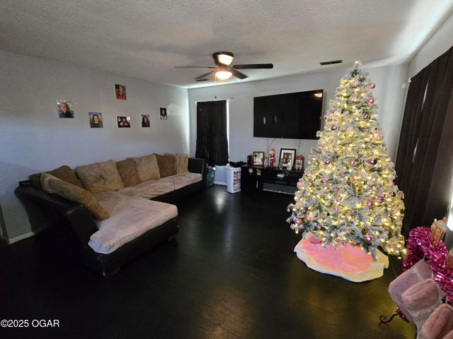 2401 S Wall Avenue, Joplin, MO 64804