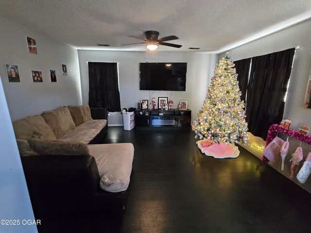 2401 S Wall Avenue, Joplin, MO 64804