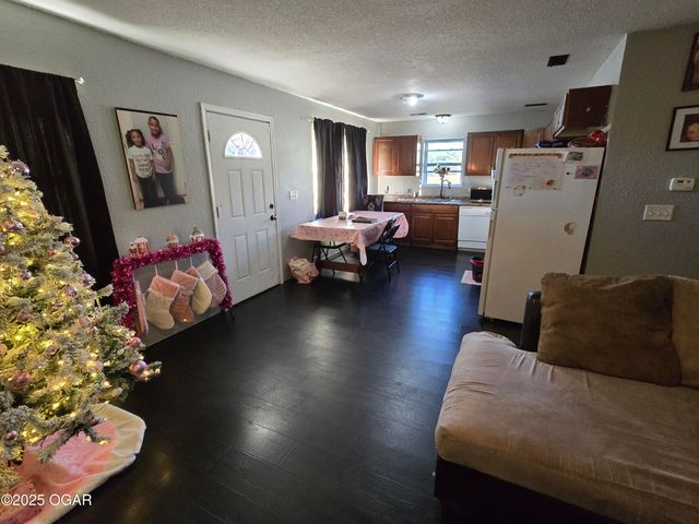 2401 S Wall Avenue, Joplin, MO 64804