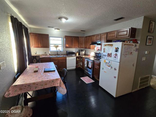 2401 S Wall Avenue, Joplin, MO 64804