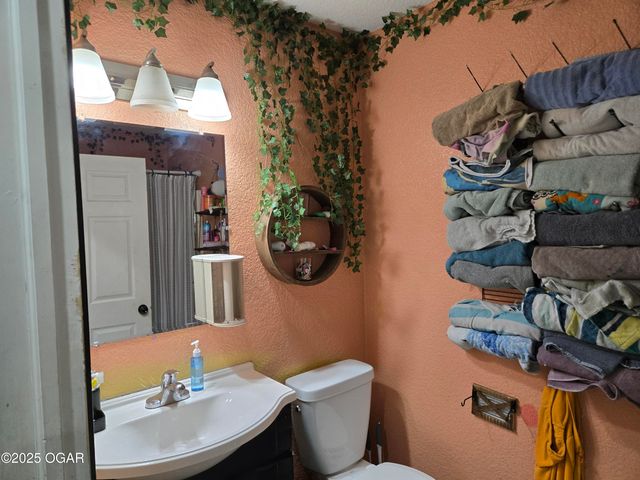 2401 S Wall Avenue, Joplin, MO 64804