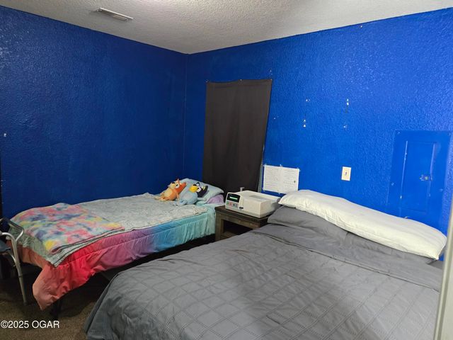 2401 S Wall Avenue, Joplin, MO 64804