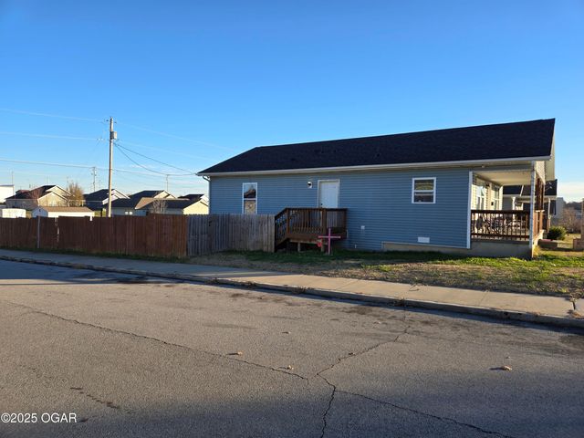 2401 S Wall Avenue, Joplin, MO 64804